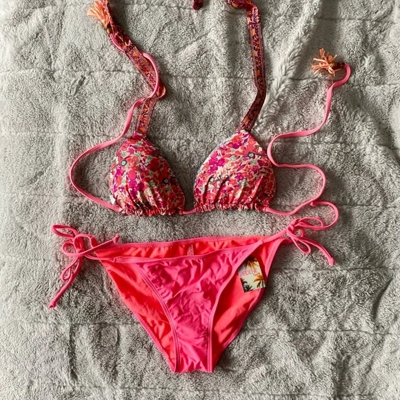 Bikini - Picture 4 of 4